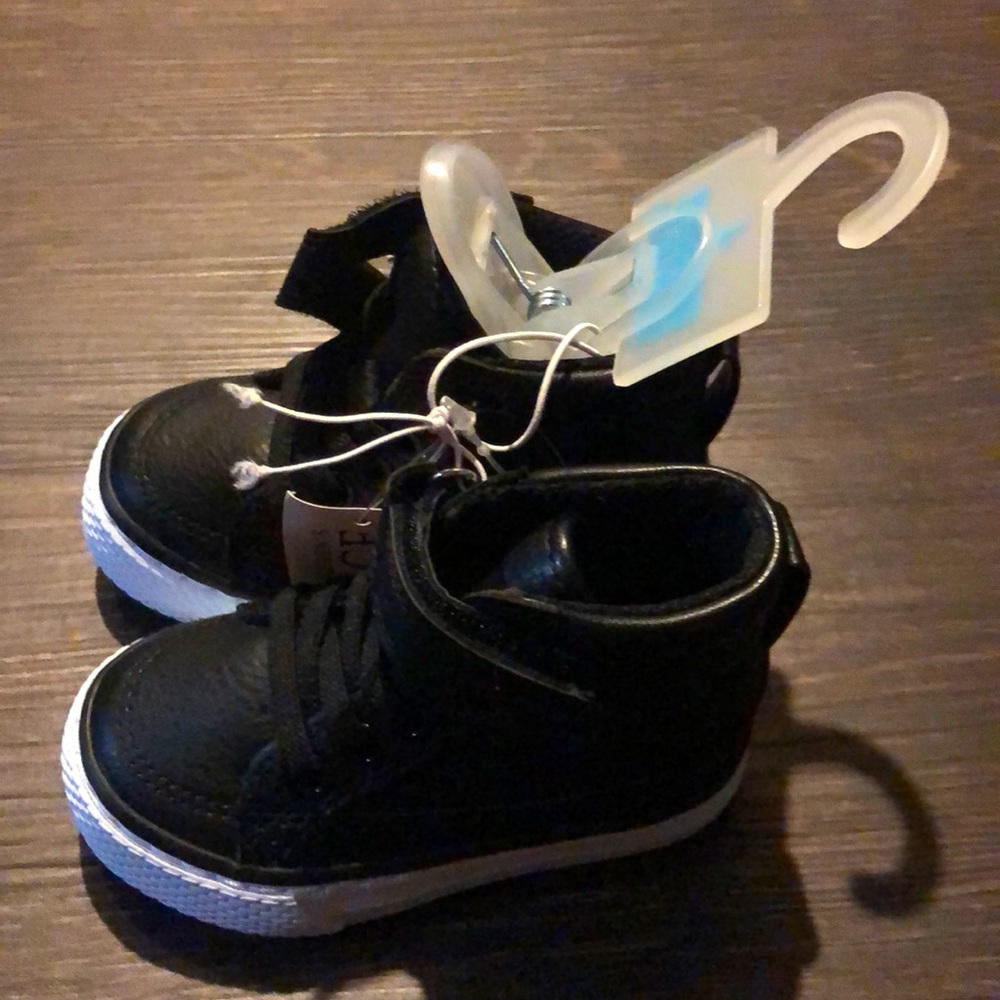 Boys shoes
